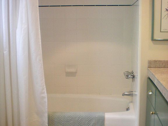 3rd image of 555 Forest Ave APT 3