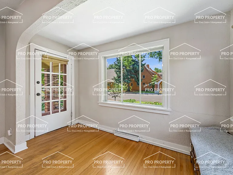 321 W 6th St — Photo 3