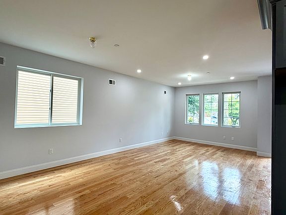 3rd image of 24 Hope Ave #1