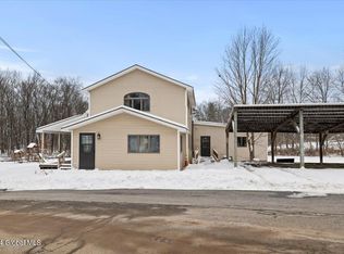 1 Mennen Rd, Victory Mills, NY 12884