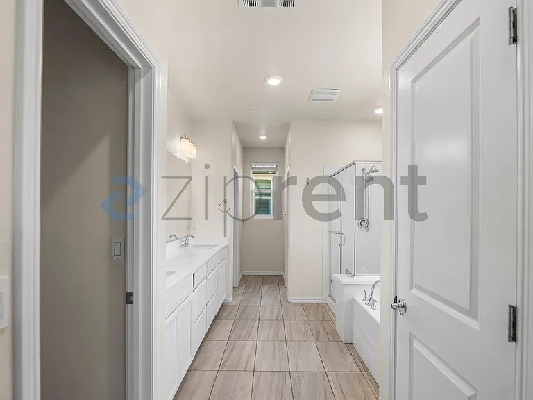 979 Princess Way — Photo 26