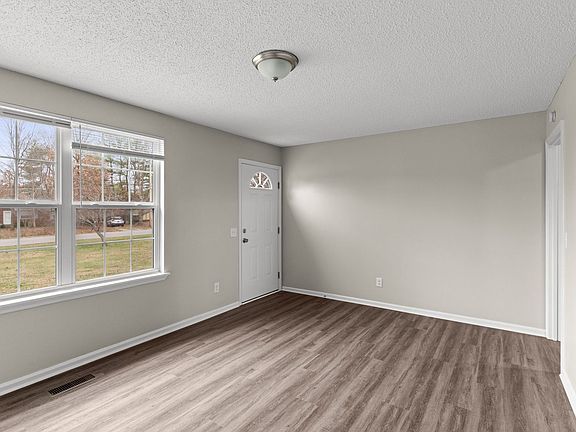 4th image of 1504 Orleans Ct E