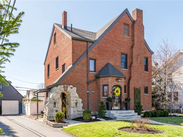 20 Oak Knoll Dr, Dayton, OH 45419