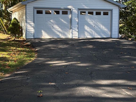 3rd image of 185 Overhill Rd SE