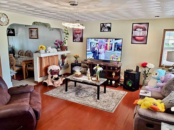 4th image of 2304 Sheridan Ave