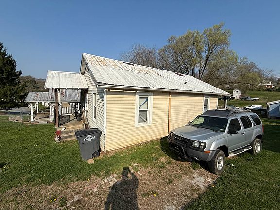 3rd image of 381 Lynn Ave