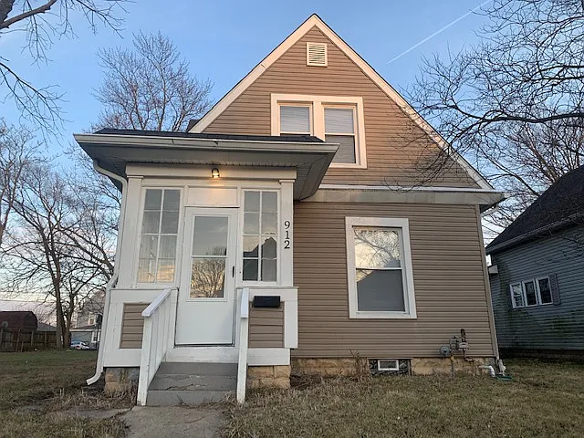 912 S 17th St photo 1