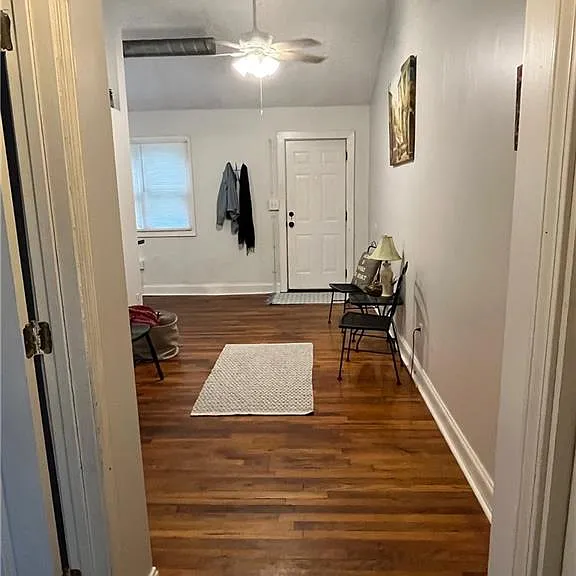 1115 Shelby Pl SE #B — Photo 25