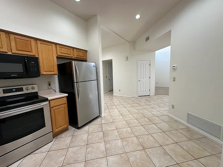 8435 N Hanks Pl — Photo 13