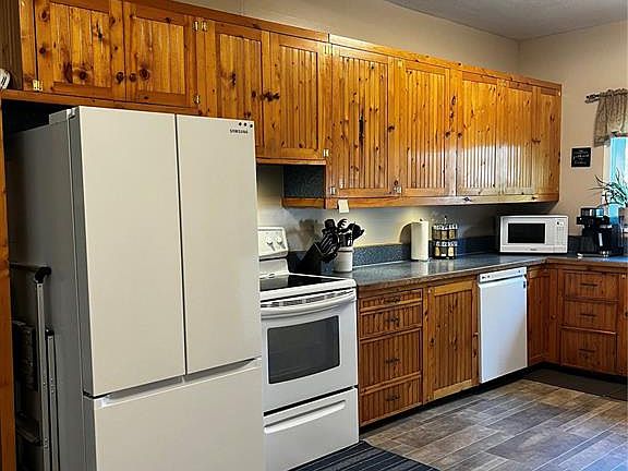 5th image of 313 1st AVENUE W