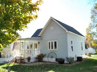 316 NW Monroe St, Hopedale, IL 61747