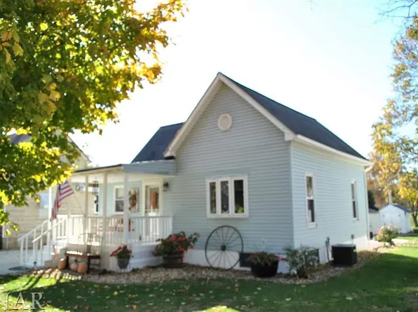 316 NW Monroe St, Hopedale, IL 61747