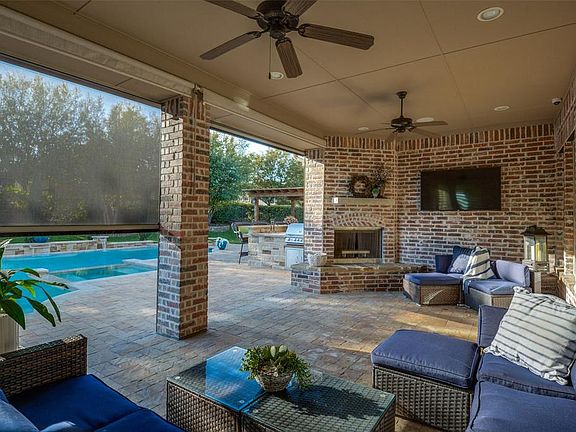 3rd image of 6204 Southwind Ln
