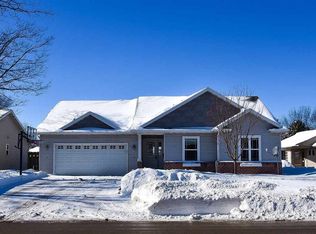 317 Knapp St, Oshkosh, WI 54902