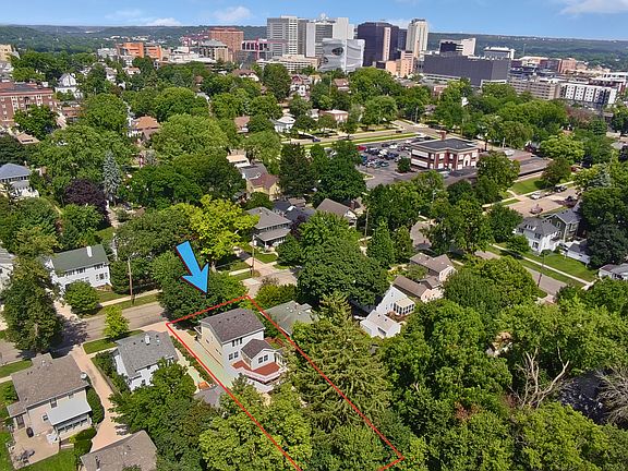 3rd image of 722 7th St SW