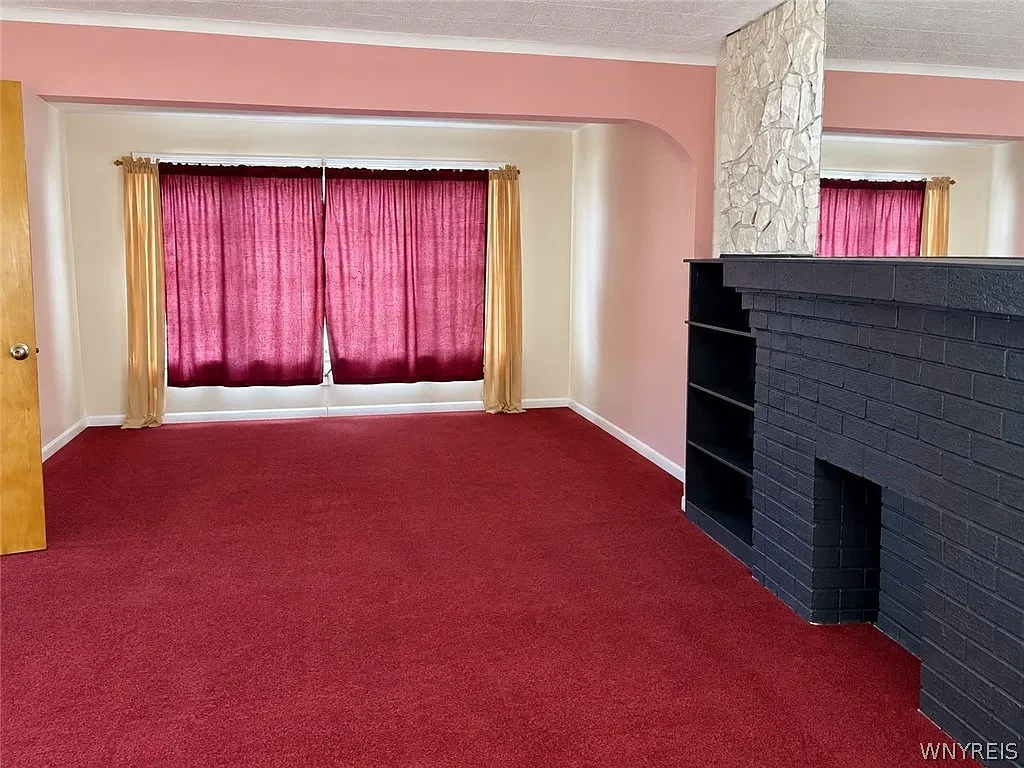 3 bed, 1.0 bath, 1328 sqft, $1,600 — Photo 3
