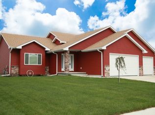 403 Wood Meadows Dr, Sergeant Bluff, IA 51054