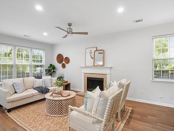 2nd image of 1880 Oleander Ct