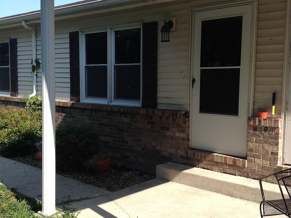 2nd image of 16 Maxwell St APT 2