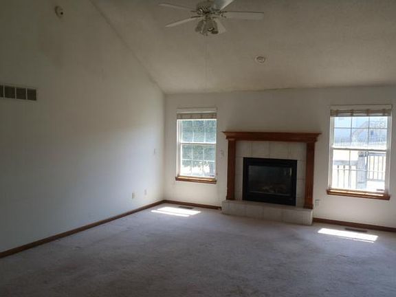 2nd image of 613 SW Shorthorn Dr