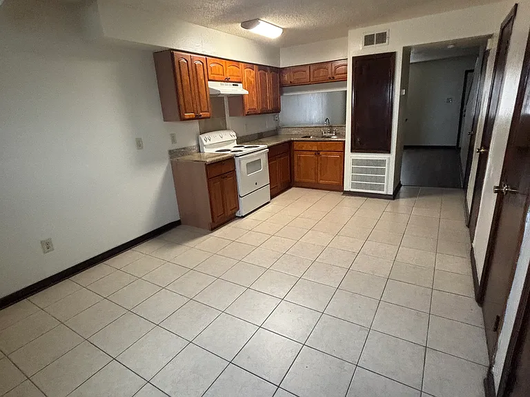 4204 Lac Bienville Dr #B — Photo 2