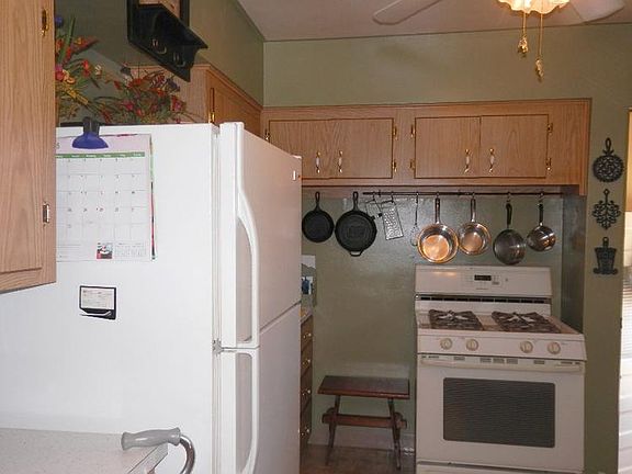 Refrigerator, gas range & dishwasher included