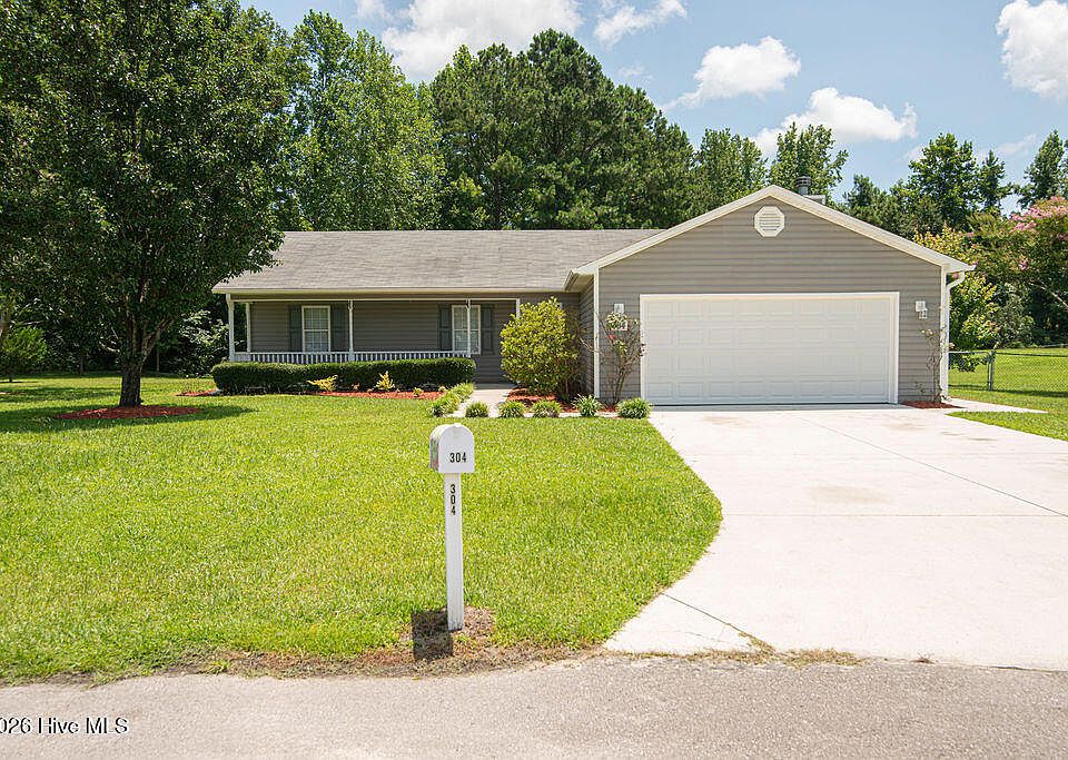 1st image of 304 Gaston Ct