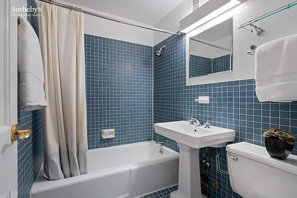 Sold by Sotheby's International Realty | media 16