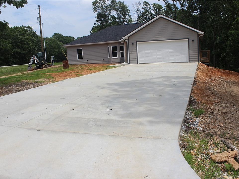 1st image of 1 Seven Oaks Ln