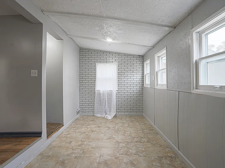 3340 Forest Lawn Ave — Photo 9