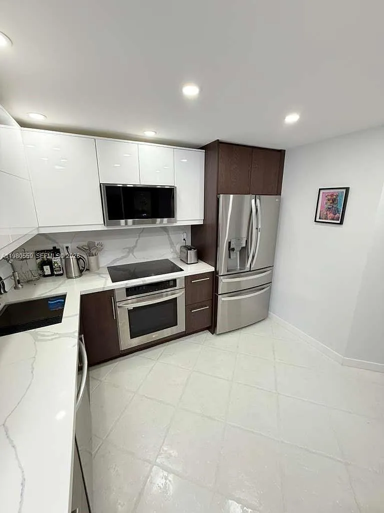 Building Photo - 2750 NE 183rd St #606