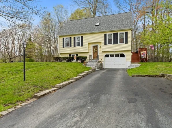 96 Lincolnshire Dr, Haverhill, MA 01835