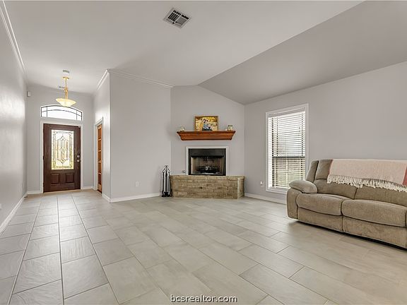 5th image of 3744 Dove Hollow Ln