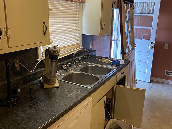 4th image of 1132 N Lee Dr