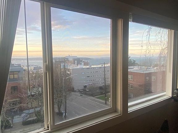 3rd image of 1000 Queen Anne Ave N