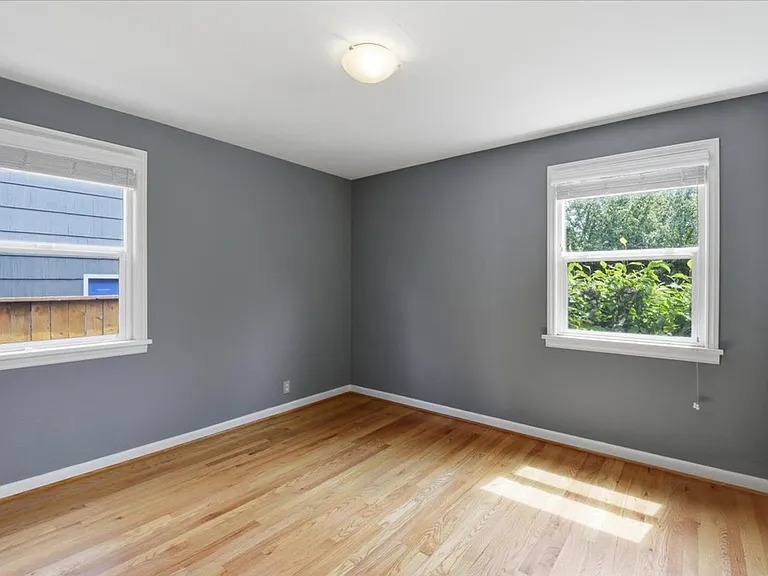 3733 SW Webster St — Photo 11
