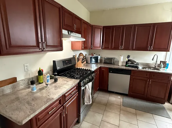 726 Washington St, Brookline, MA