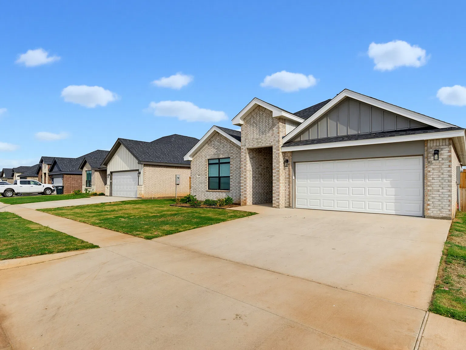 4 bed, 1700 sqft, $5,500 — Photo 1