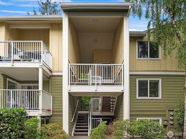 300 N 130th Street #8-202, Seattle, WA 98133