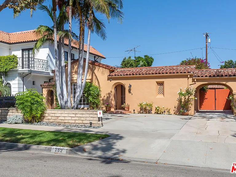 252 S Canon Dr — Photo 2