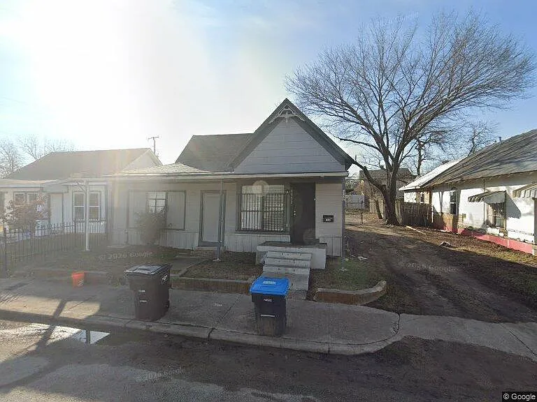 1132 E Hattie St