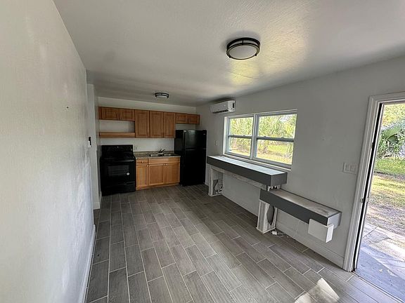 4th image of 4421 N Clark Ave APT A