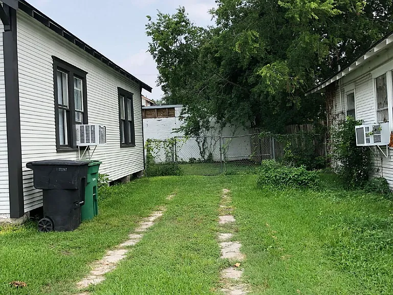 1132 W Cavalcade St — Photo 2