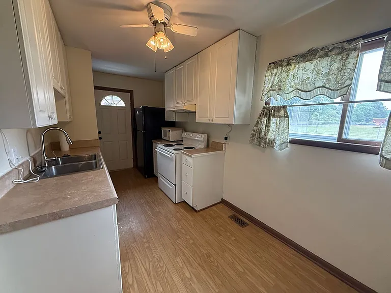 1017 Vance St E — Photo 11