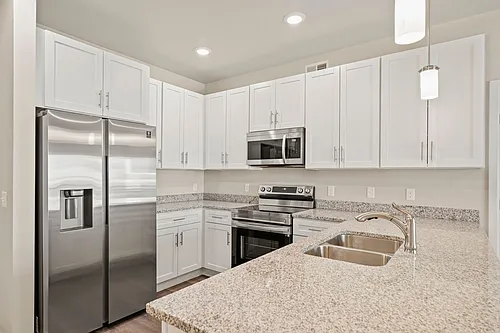 Holmes Corner Apartments Photo 1