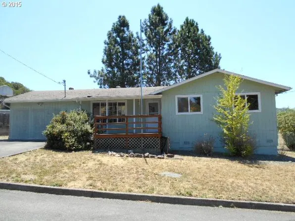 1316 NE Janet Ln, Myrtle Creek, OR 97457