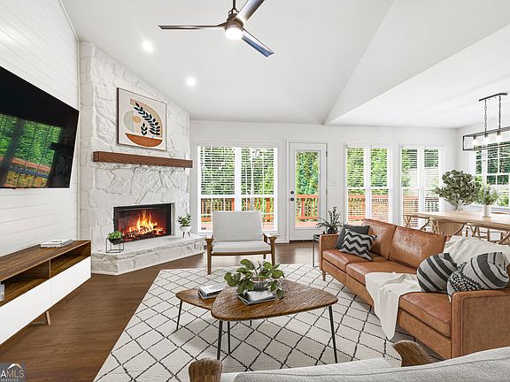 4th image of 6014 Lake Lanier Heights Rd