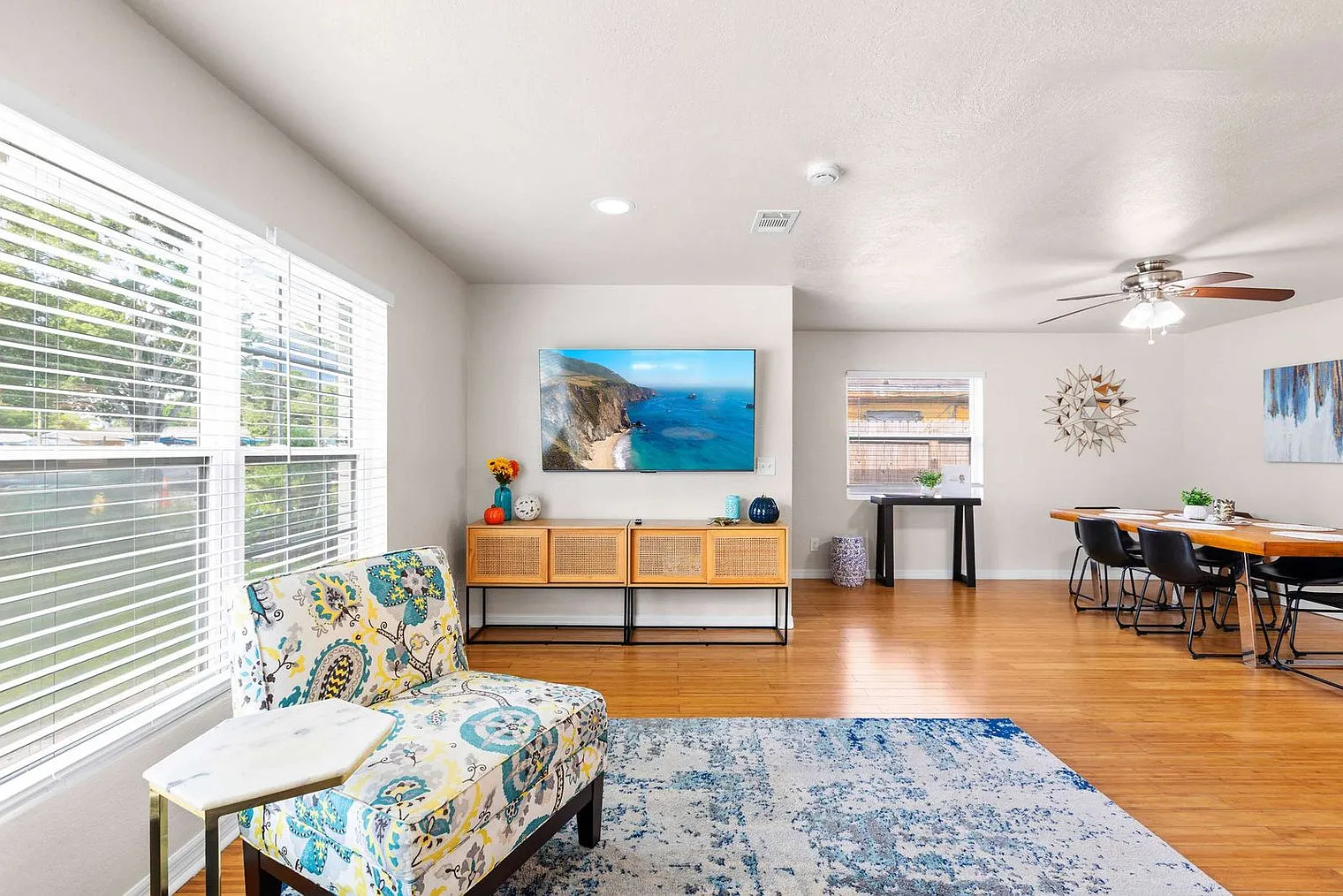3 bed, 2.0 bath, 1227 sqft, $4,325 — Photo 3