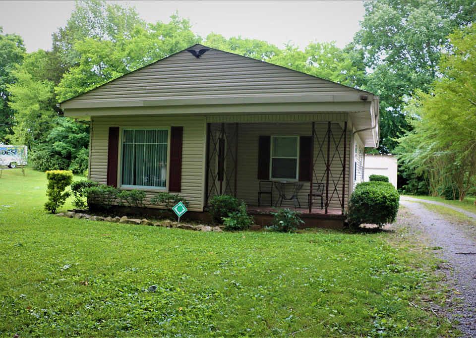 1st image of 401 Hietts Ln