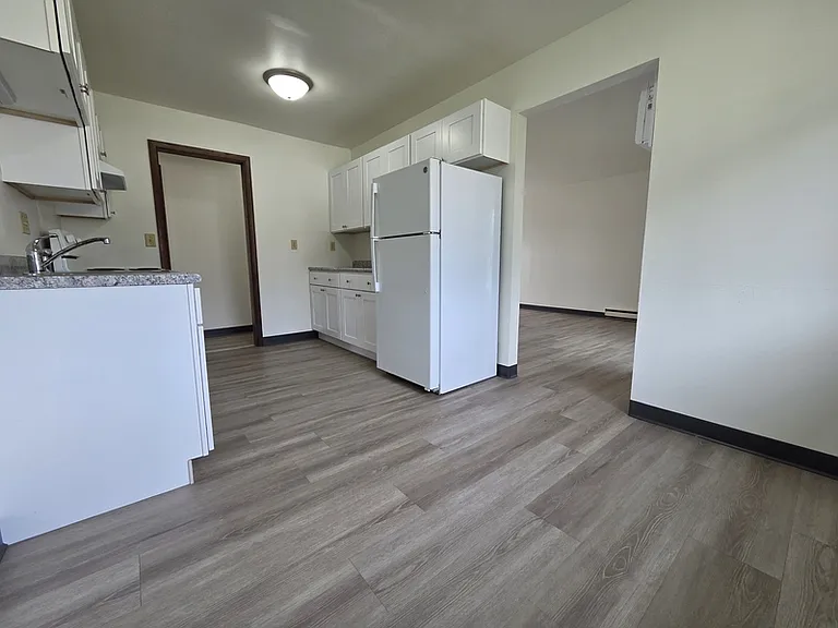 1057 W Cecil St #4 — Photo 15